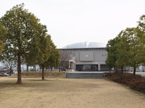 桃の里スポーツ広場に併設する体育館